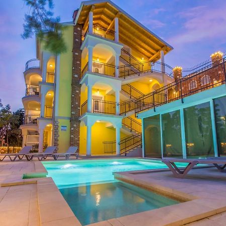 Palace Paulina Luxury Residence 노비비노돌스키 외부 사진